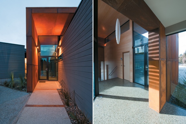 Dagg has highlighted the entry to the house through the design of a double-height element; the interior of the corten steel-clad entrance.