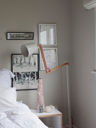 The master bedroom is home to one of Snelling’s lamps and a vase by New Zealand designer Phil Cuttance. 
