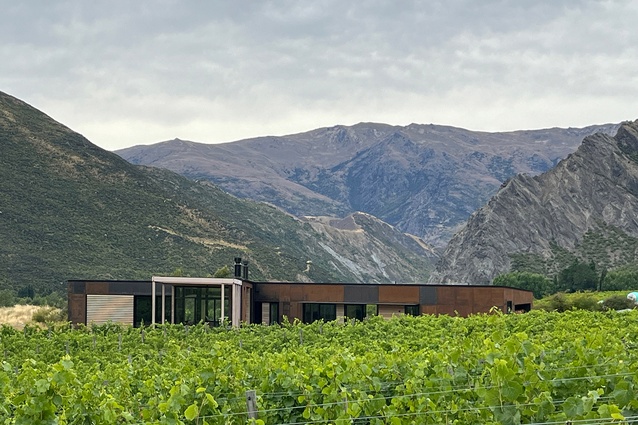 Winner - Housing: Vineyard House by Anna-Marie Chin Architects.