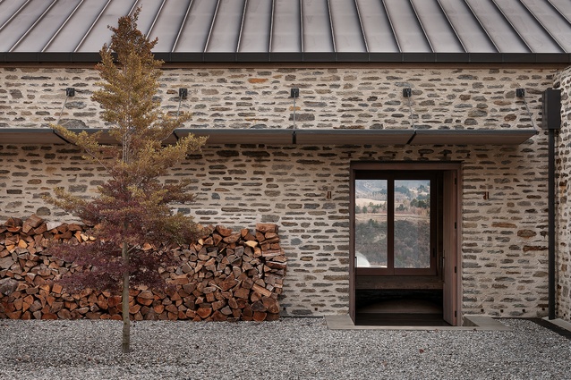 Lower Shotover House 2022: Guests are welcomed with a crunch of pebbles underfoot, a heady smell of stacked firewood and woodsmoke, and a carefully framed view.