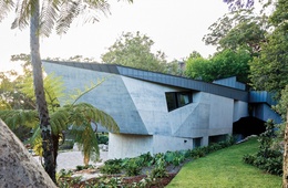 'Strangely beautiful' bush architecture: Castle Cove House