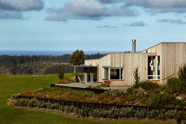 Said the NZILA judges: "The charm of this rural garden is its simplicity and the strength of the relationship between house and broader landscape."
