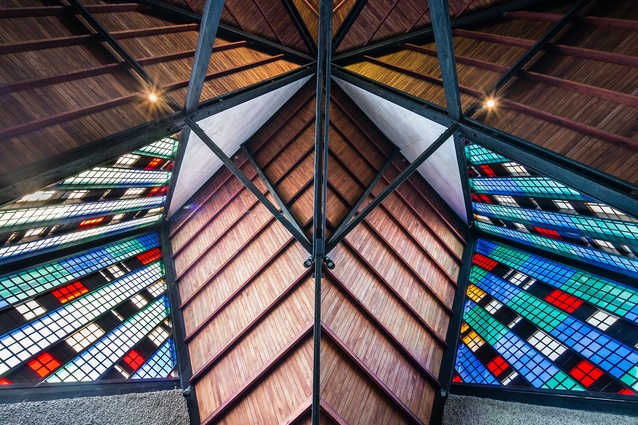 The interlocking gables of the chapel’s roof are held up by the radiating struts of the pou tokomanawa (heart pole).