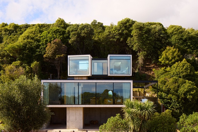 Ligar Bay bach by Young Architects wins three ADNZ regional awards. 