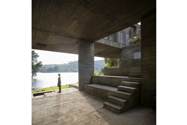 Its lakeside context has informed much of the interior spaces and the sculptural inner courtyard. 