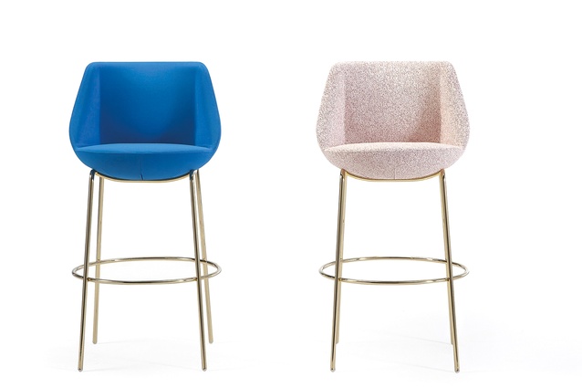 The Magnum bar seat by EstudiHac’s José Manuel Ferrero is inspired by exclusive London members’ clubs.