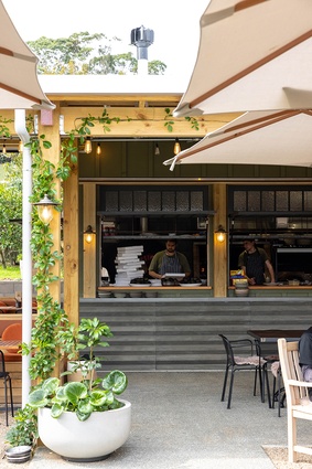 The Heke’s in-situ concrete bar and kitchen fronts continue ‘W’ references of the adjacent Waiheke Distillery.