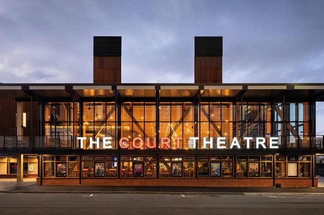Like a local pub, the building’s inviting front-of-house atmosphere establishes a community living room to be occupied throughout the day and well into
the night.