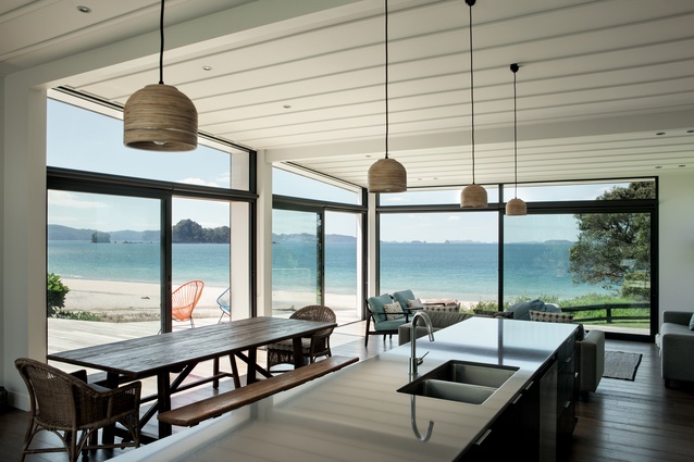 <a href="http://architecturenow.co.nz/articles/hahei-beach-house/" target="_blank"><u>Hahei Beach House</u></a> by McCoy + Heine Architects. Dual-sliding doors allow for great views but also offer shelter from sea breezes.