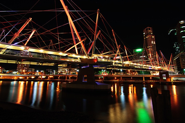 Kurilpa pedestrian and bicycle bridge, Brisbane, designed by Cox Architects in 2009. Based on principles of tensegrity, it is a light structure which is incredibly strong.
