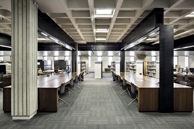 The original waffle ceiling has been retained, while a series of black frames run through between the columns, framing the reading desks for ‘the gurus’ AKA the researchers.
