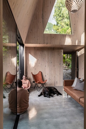 The indoor-outdoor flow within the design connects the hut to its natural surroundings.