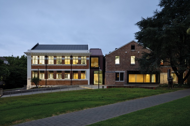 The back of the original Choral Hall is now visible, after unsightly additions have been removed, and the new circulation ‘spine’ (to the left) connects the Hall wing and the Lippincott wing.