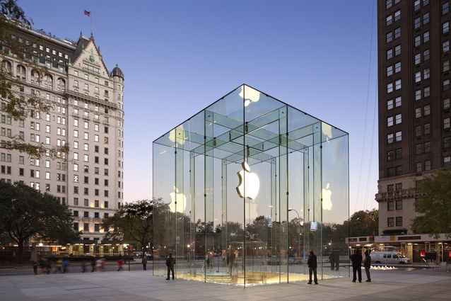Apple Store, 5th Avenue, New York. The 10 metre glass cube acts as both an entrance and an iconographic symbol for the retail store below.