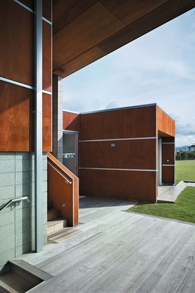 Contrasting materials and non-rectilinear forms are used to set up complex overlapping spaces.