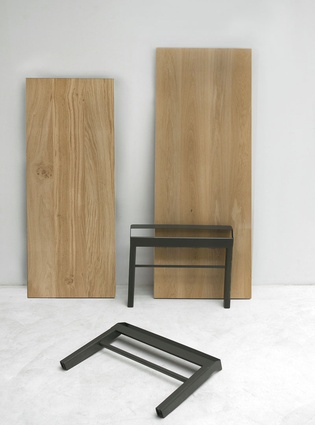 Système Pi is a flat-pack table that is also stable. 