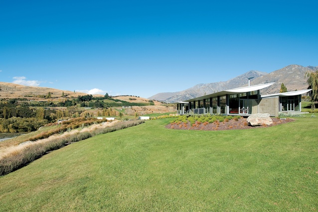 The house in context, overlooking the Shotover River. 