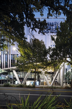 The Symonds Street entrance sidesteps right from the central circulation to beside the bleacher foyer.
