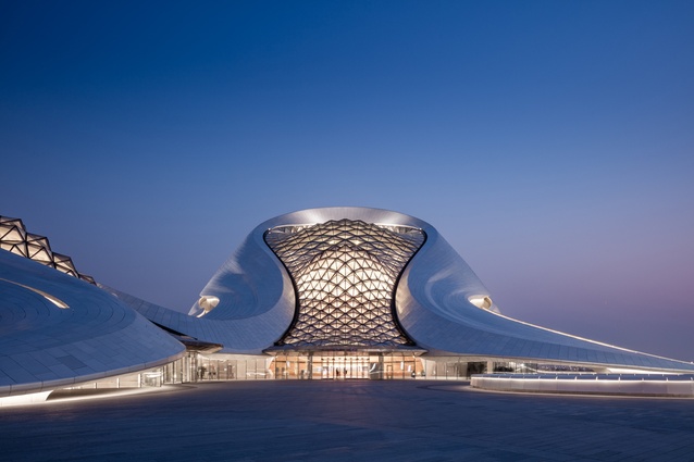 Yansong said that the firm envisioned the Harbin Opera House as "a dramatic public space that embodies the integration of human, art and the city identity, while synergistically blending with the surrounding nature.”