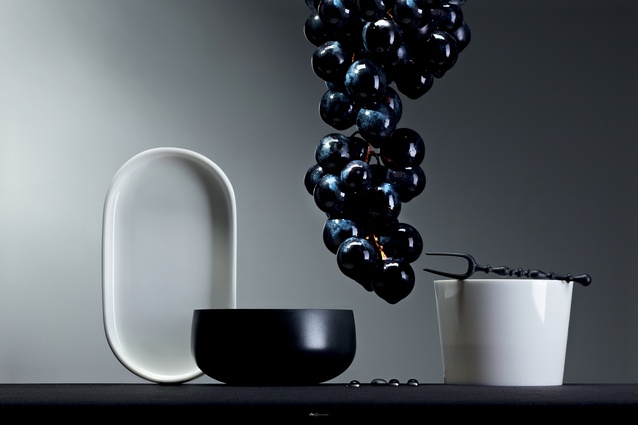 Wanders has designed a range of porcelain plates and bowls, glassware, cutlery, linen and serving trays for KLM. 