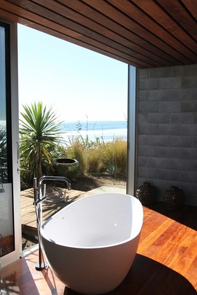 Antunovic Bathroom (Oakura) by Boon Goldsmith Bhaskar Team Architects Ltd.