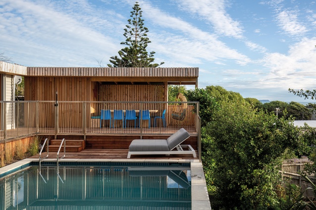 The red grain of the kwila timber deck and the golden-brown macrocarpa pool pavilion lend a rich warmth to the exterior of the house. 