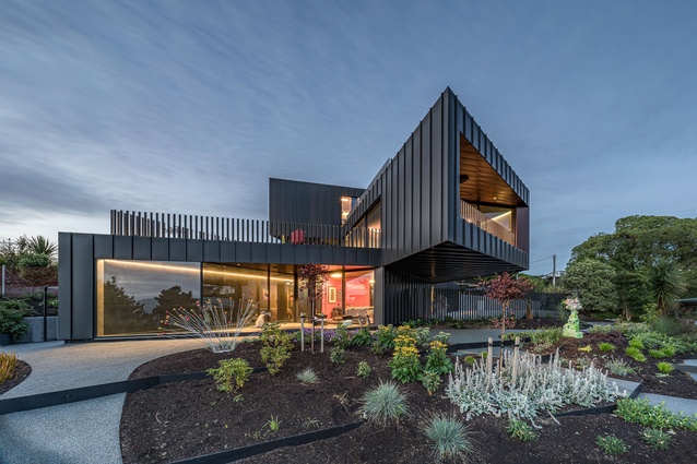 Finalist – Housing: Cliffs Road House by bell + co architecture and Saunders Architecture.