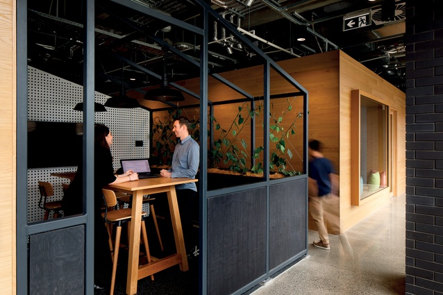 On the ground floor, stand-alone meeting pods of open and enclosed space are designed to look like market stalls, reflecting the ‘marketplace’ concept for this floor.