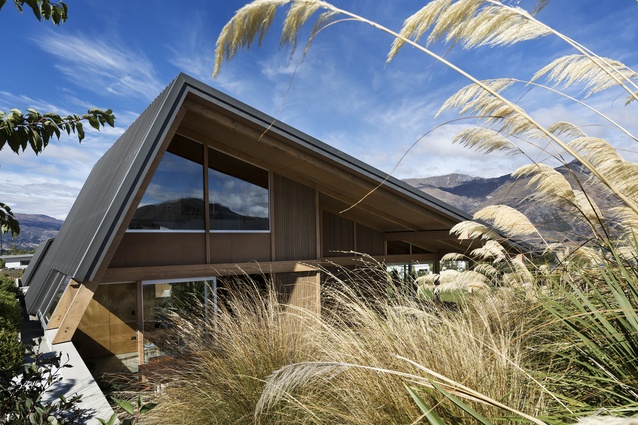 The folded roof of the Wanaka House was inspired by the original bivouac shelters pitched in Central Otago.