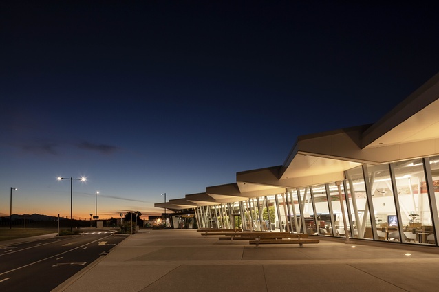 Te Hono was designed in a collaborative effort between Beca Architects, Papa Rererangi i Pukutapu New Plymouth Airport and the local Puketapu Hāpu.