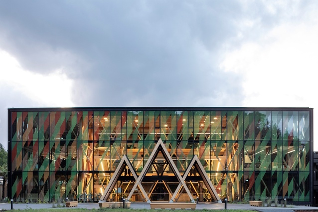 The Hub’s entrance plaza and tukutuku-like patterned fritted glass of its eastern façade.