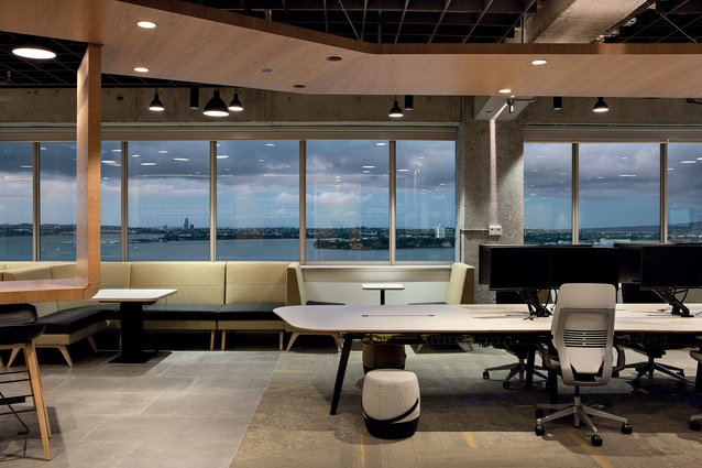 Unassigned desks, and a variety of seating options and configurations create a flexible and agile working environment. 