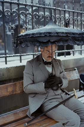 Mark Ruffalo as Duncan Wedderburn, sulking in Paris. Again note the wrought iron shapes.