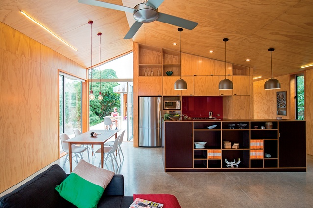 Werry House, built 2015. The U-shaped plan wraps around a central courtyard. The kitchen and dining area showcases Bonnifait + Giesen’s signature plywood-lined interiors. 