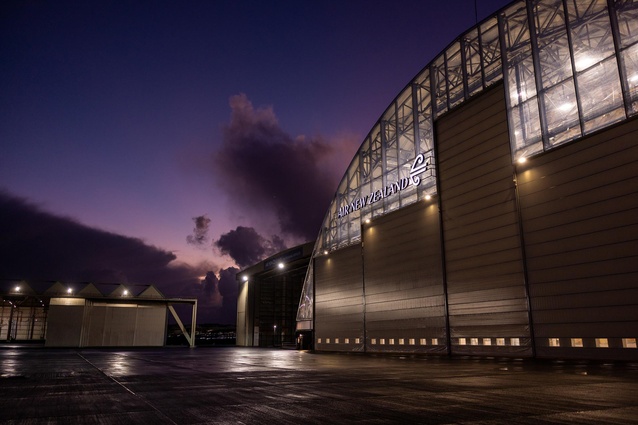 Dusk exterior of Air New Zealand’s new Hangar 4. The sweeping, arched façade houses the new wide-body hangar at Auckland Airport.