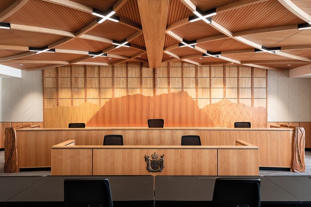 The main courtroom interior incorporates a plywood detail in the ceiling, which reflects the traditional use of the kākaho stem of toitoi to line ceilings.