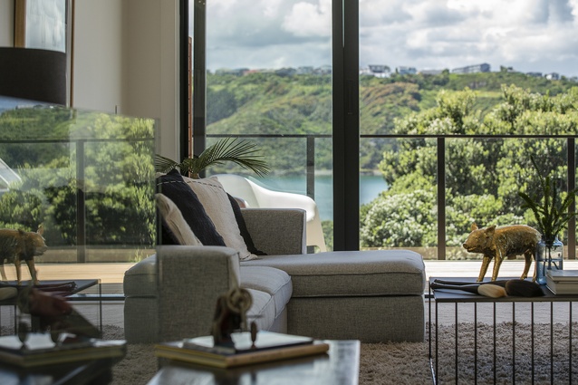 The Catalina Lane townhouses are designed over three levels with convenient access to both the Wellington city and the eastern suburbs plus dramatic views across Evans Bay and shared village greens.