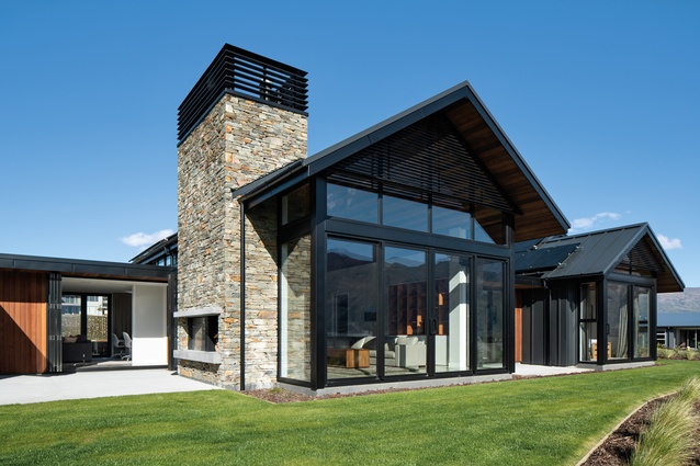The black Euro-Tray and aluminium-framed windows lend a bold, modern look to the house.