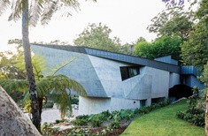 'Strangely beautiful' bush architecture: Castle Cove House