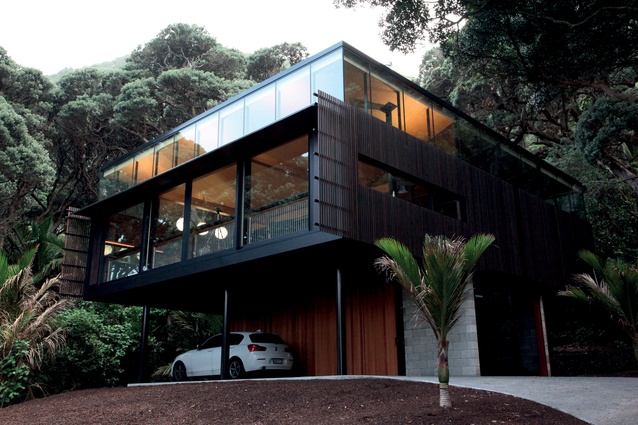 Jury member John Melhuish said of the house, "It’s beautifully controlled and built, and has a real calmness to it."