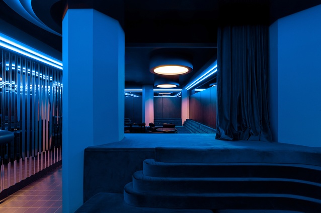 Existing hexagonal columns incorporated into the perimeter booth seating.