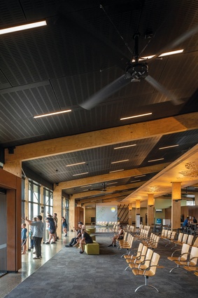 Timber elements are brought to the fore against the simple dark ceiling. 