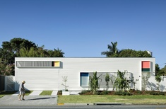 Beachy graphics: Burleigh Street House