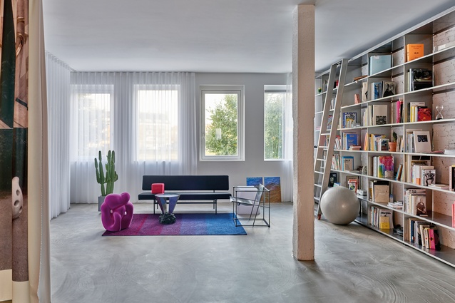 The living room is lined with shelving to house Marcelis’ books and smaller sculptural pieces.