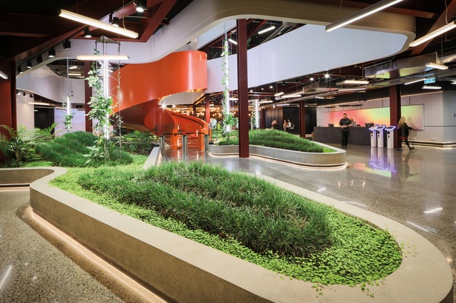 Meeting rooms can be accessed on the ground floor. So, too, can food and retail stores. The Arbour – a leaf-lined hospitality venue conceptualised by Cheshire Architects and completed by Izzard Design – is attached to this floor.  
