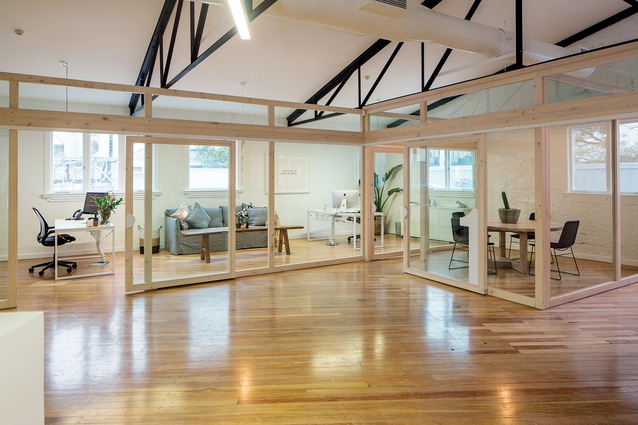 Brandso used large glass partitions and sliding doors for the offices, so light can still enter the office even when the meeting rooms are in use.