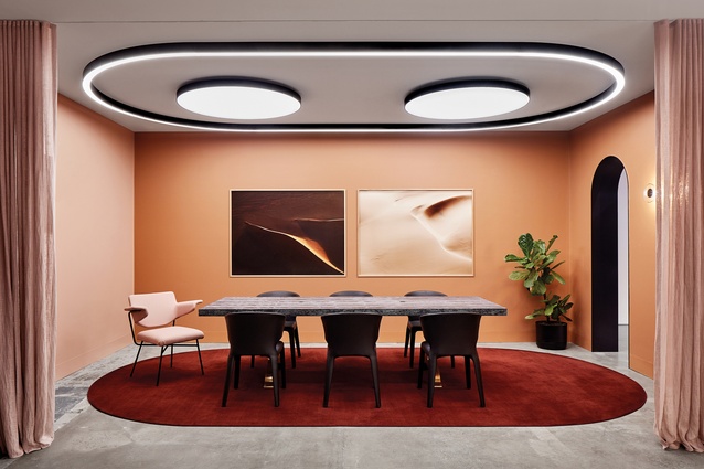 Est Lighting’s new trade showroom in Melbourne features curved insertions and cut-outs that act together as a sort of canvas on which light can play and interact with shape.