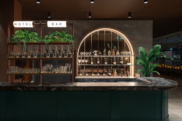 Sudima Hotel, lobby bar. 