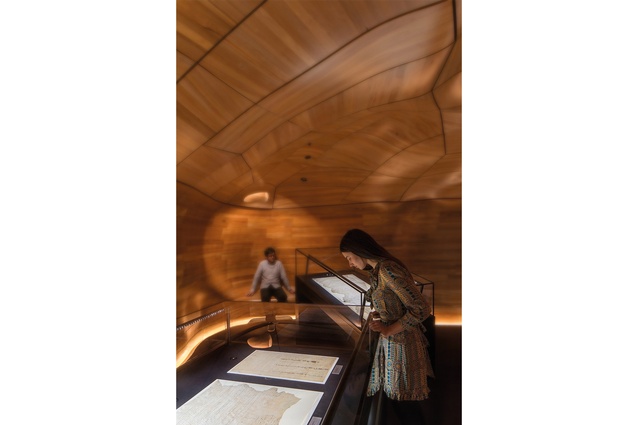 He Tohu in the National Library, Wellington, (2017) was inspired by the idea of a waka huia, a timber treasure box, and contains the 1835 He Whakaputanga, 1840 Te Tiriti and the 1893 Women’s Suffrage Petition.