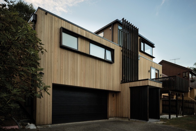 St Heliers House features oak floors, dark cedar accents and external cedar cladding, which provides a contrast with the white walls and ceilings.